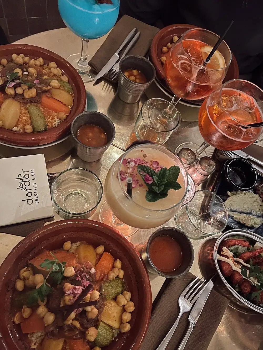Repas au Dardar Rooftop Cocktails & Eat dans la médina de Marrakech
