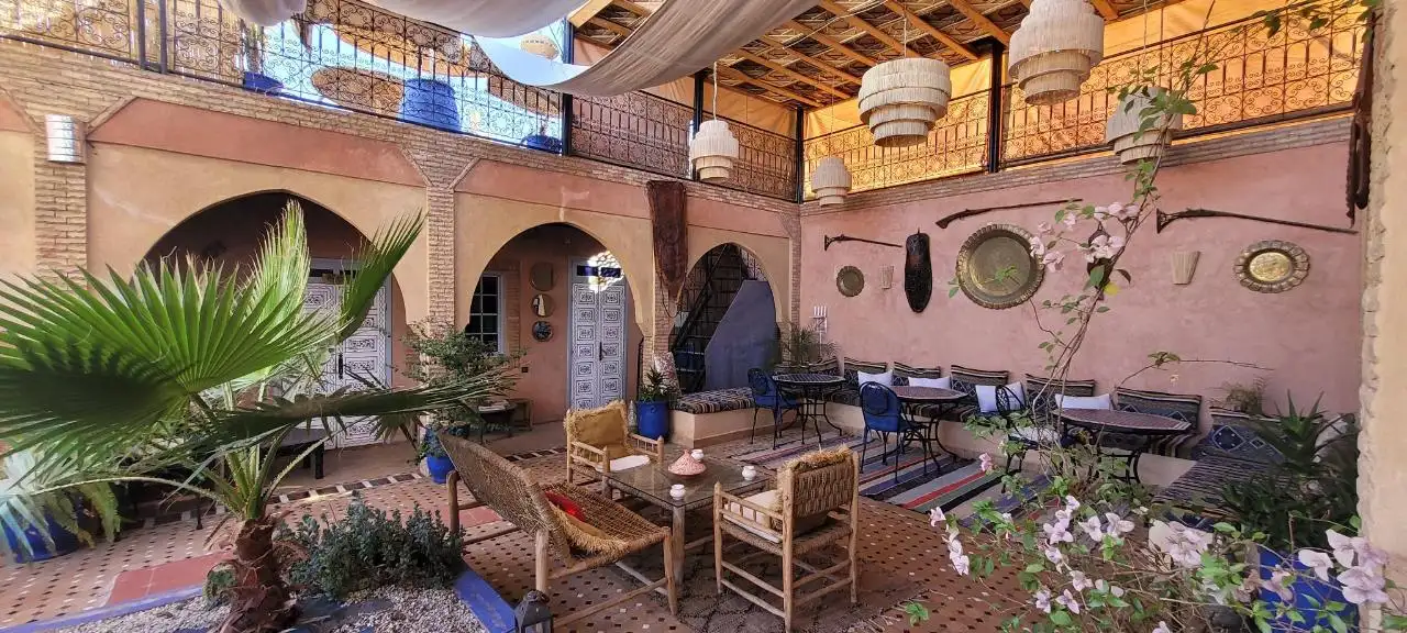 Terrasse solarium du riad Koutobia Royal à Marrakech